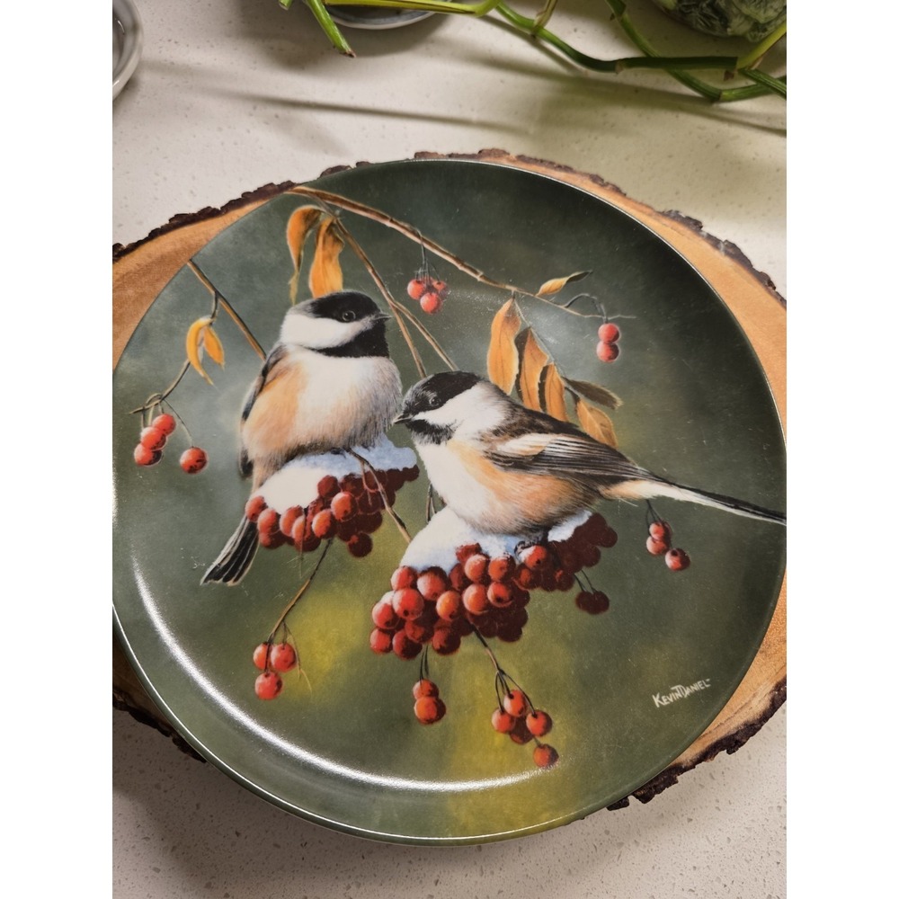 Edwin Knowles The Chickadee Plate Kevin Daniel Birds of Your Garden 1986